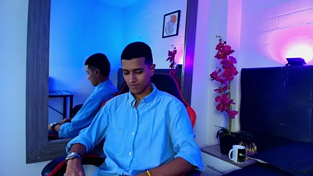 Snapshot of Alan_Colthon chatting on 05-05-26, 03:20 Alan Colthon online show from 05-05-26, 03:20