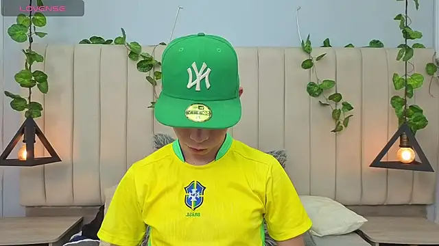 milan zapata online show from 05-11-26, 10:40