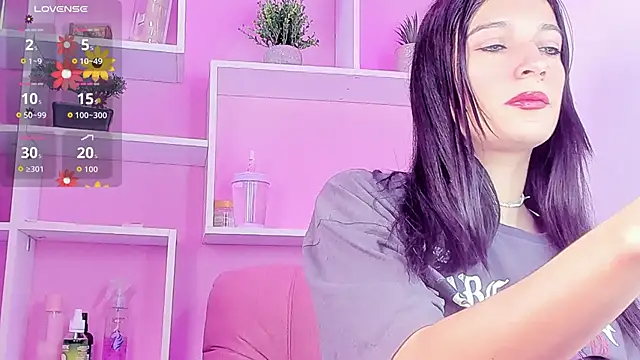 Snapshot of MilaWhitte chatting on 06-15-26, 04:39 MilaWhitte online show from 06-15-26, 04:39