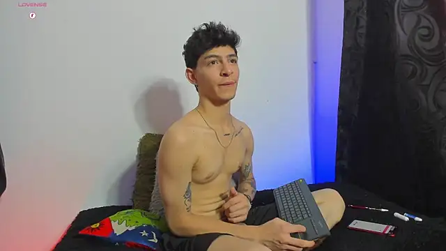  IanLark online show from 05-10-26, 06:43