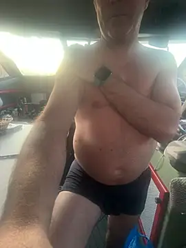 Snapshot of dadbod21 chatting on 04-24-26, 07:05 dadbod21 online show from 04-24-26, 07:05