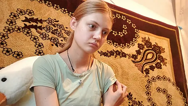 LunaLaday online show from 06-06-26, 03:23
