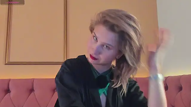 Snapshot of Lilianadaniels chatting on 07-11-26, 01:39 Lilianadaniels online show from 07-11-26, 01:39