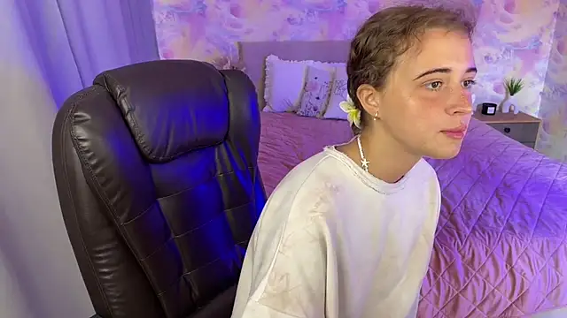 Snapshot of Tiana_Belle chatting on 06-16-26, 01:27 Tiana Belle online show from 06-16-26, 01:27
