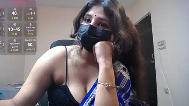 -Queenie online show from 05-16-26, 07:24