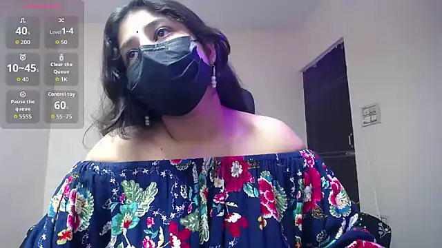 -Queenie online show from 05-29-26, 06:47