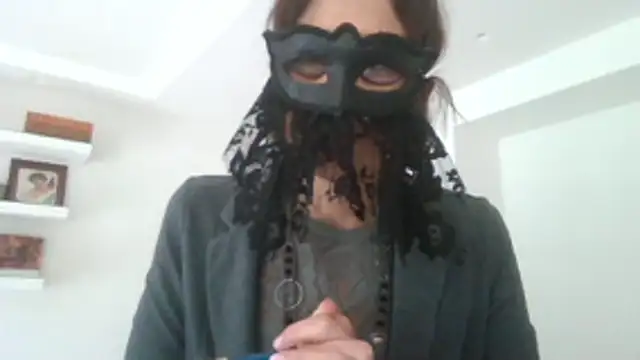 Snapshot of HelenTiAscolta chatting on 05-12-26, 11:05 HelenTiAscolta online show from 05-12-26, 11:05