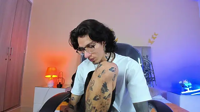 Vergil Noir  online show from 05-16-26, 04:11
