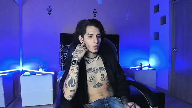 Vergil Noir  online show from 04-23-26, 05:03
