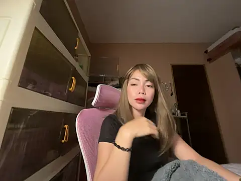 Snapshot of sweet_glam chatting on 07-01-26, 01:00 sweet glam online show from 07-01-26, 01:00