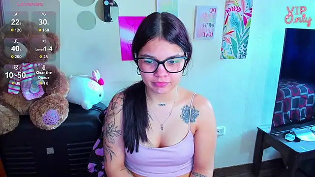 Snapshot of angelina_77 chatting on 06-16-26, 05:24 angelina 77 online show from 06-16-26, 05:24