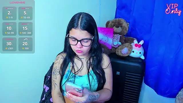 Snapshot of angelina_77 chatting on 07-22-26, 01:57 angelina 77 online show from 07-22-26, 01:57