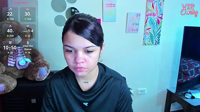 Snapshot of angelina_77 chatting on 06-09-26, 01:56 angelina 77 online show from 06-09-26, 01:56