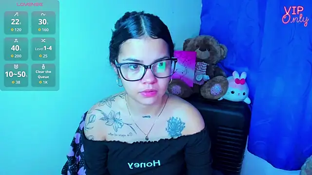 Snapshot of angelina_77 chatting on 07-20-26, 01:02 angelina 77 online show from 07-20-26, 01:02
