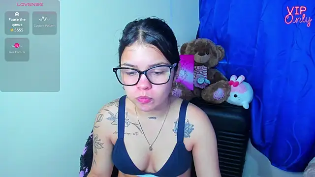 Snapshot of angelina_77 chatting on 07-17-26, 02:47 angelina 77 online show from 07-17-26, 02:47