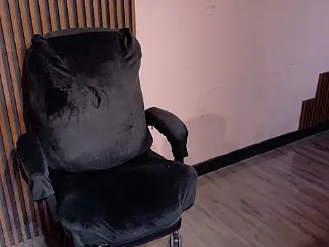 MissOffice  online show from 06-04-26, 12:21