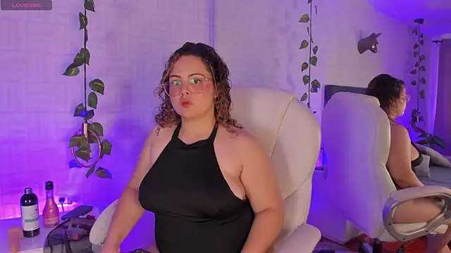 Samantha Greey  online show from 05-11-26, 08:28