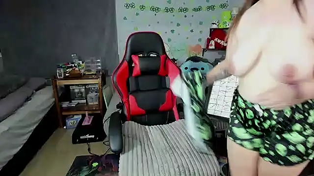 DelilaFields2 online show from 05-05-26, 04:37