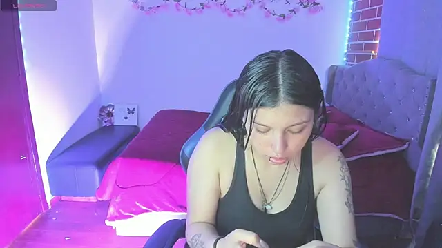 isabella monntolvo online show from 04-28-26, 01:15