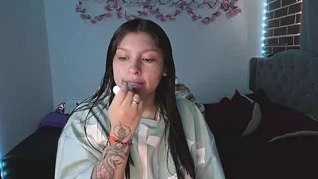 isabella monntolvo online show from 05-21-26, 05:32