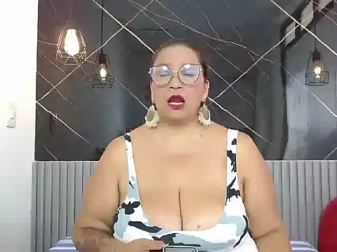 Snapshot of BarbaraGraf chatting on 05-05-26, 12:19 BarbaraGraf online show from 05-05-26, 12:19