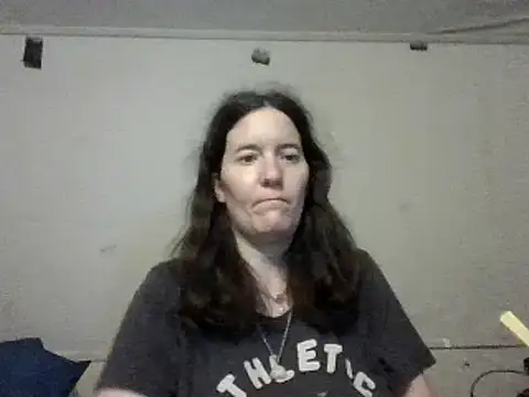 Snapshot of Mini83 chatting on 05-19-26, 04:36 Mini83 online show from 05-19-26, 04:36