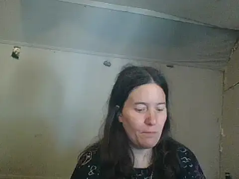 Snapshot of Mini83 chatting on 05-05-26, 04:32 Mini83 online show from 05-05-26, 04:32