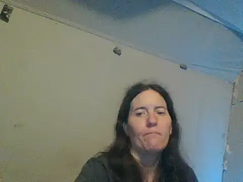 Snapshot of Mini83 chatting on 05-13-26, 04:25 Mini83 online show from 05-13-26, 04:25