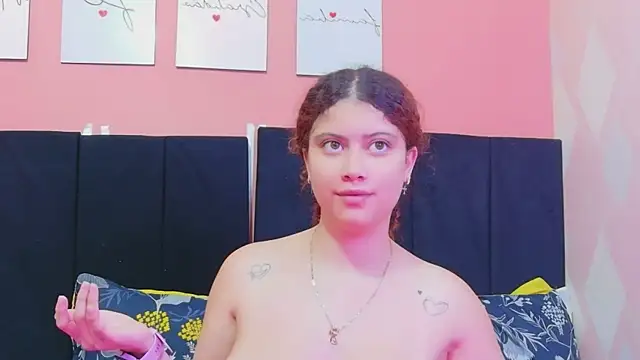 Snapshot of HoneyHipss chatting on 05-29-26, 12:44 HoneyHipss online show from 05-29-26, 12:44