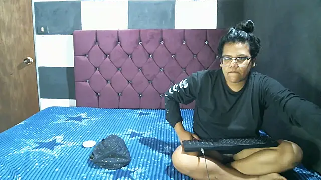 Valery-Khloe online show from 08-10-26, 05:14
