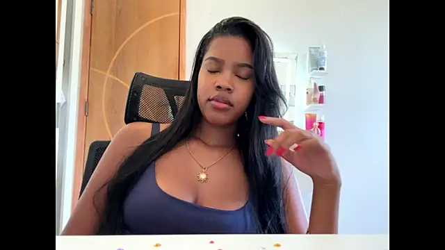 BrazyNickie online show from 04-22-26, 05:42