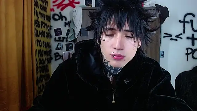 Snapshot of Ryoko_vishnu chatting on 06-12-26, 03:37 Ryoko vishnu online show from 06-12-26, 03:37