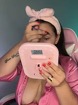 Ivonny Goldie online show from 05-13-26, 01:45