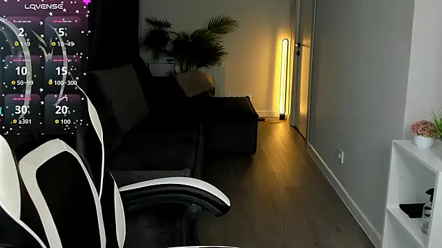 Leslie Scott online show from 06-15-26, 01:06