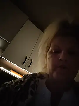 Divineblond online show from 04-11-26, 10:24