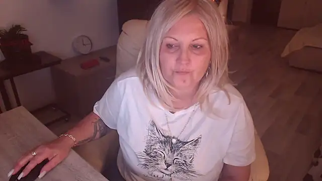 Divineblond online show from 10-19-25, 09:17