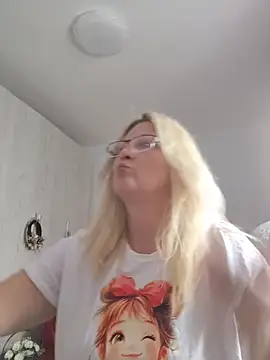 Divineblond online show from 03-29-26, 11:56