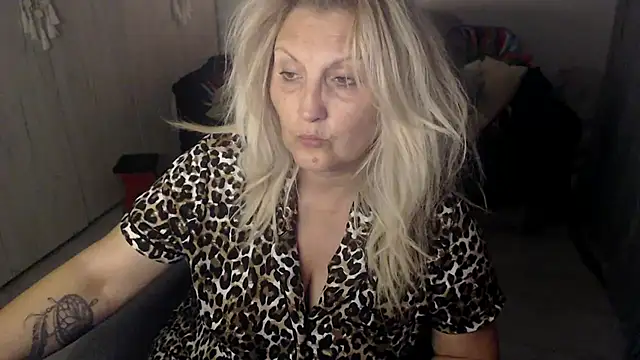 Divineblond online show from 04-16-26, 10:45