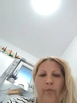 Divineblond online show from 06-12-26, 05:21