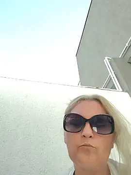 Divineblond online show from 07-10-26, 06:08