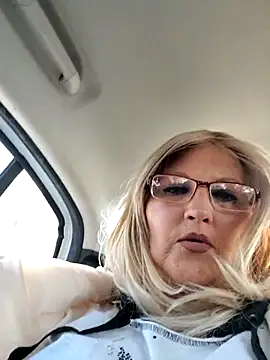 Divineblond online show from 10-21-25, 11:42