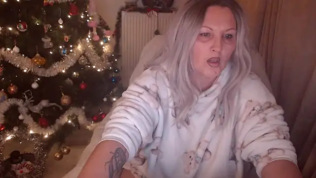 Divineblond online show from 12-21-25, 10:32