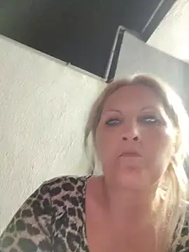 Snapshot of Divineblond chatting on 05-07-26, 07:17 Divineblond online show from 05-07-26, 07:17