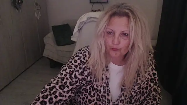 Divineblond online show from 04-09-26, 11:44