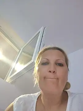 Divineblond online show from 06-10-26, 08:32