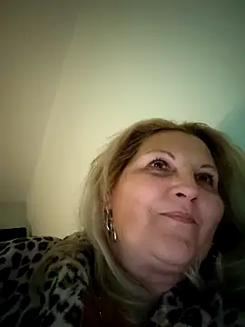 Divineblond online show from 10-17-25, 06:43