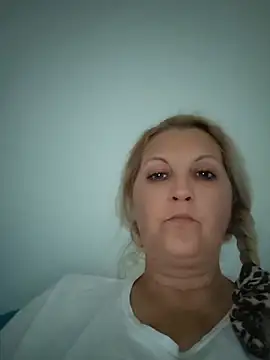 Snapshot of Divineblond chatting on 05-22-26, 04:16 Divineblond online show from 05-22-26, 04:16