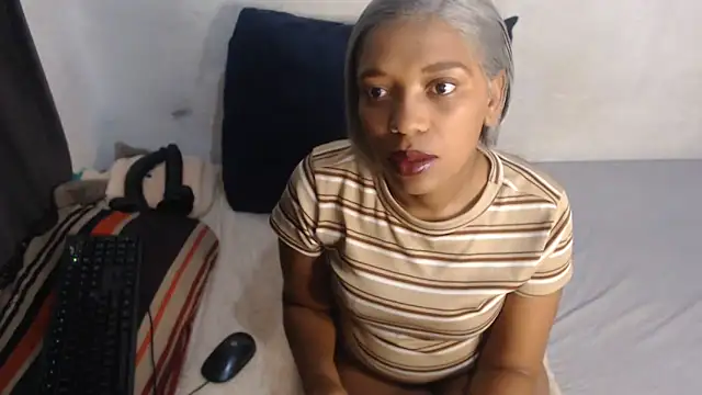 Snapshot of NawtyDiva4u chatting on 06-08-26, 02:56 NawtyDiva4u online show from 06-08-26, 02:56