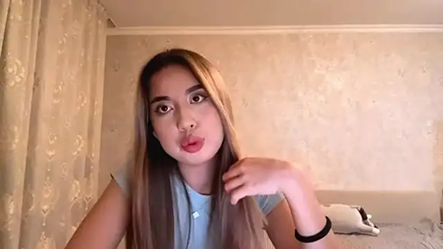 SofiTheTrophy online show from 04-25-26, 03:31