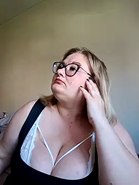 Snapshot of IrenRori chatting on 05-26-26, 10:24 IrenRori online show from 05-26-26, 10:24